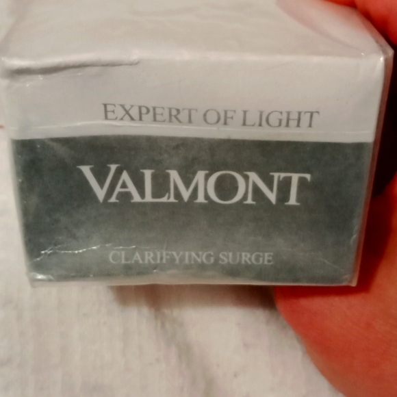 Valmont  clarifying surge - Picture 1 of 4